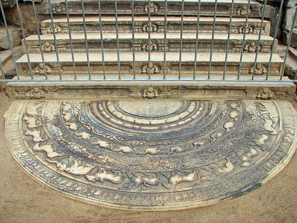 1024px-Anuradhapura_05.jpg