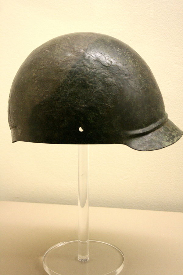 File:Musée Cinquantenaire Celtic helmet.jpg