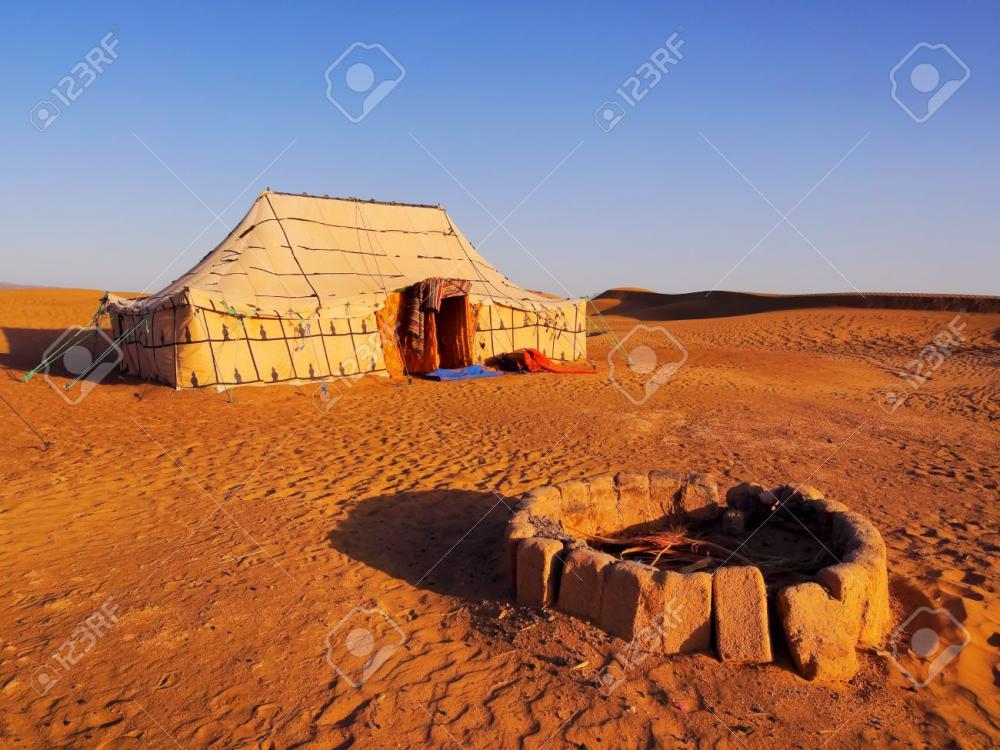 Oasis Y Un Campamento En Zagora Desierto De Marruecos, África ...