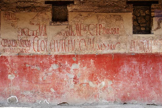 Roman-graffiti-on-building-2.jpg