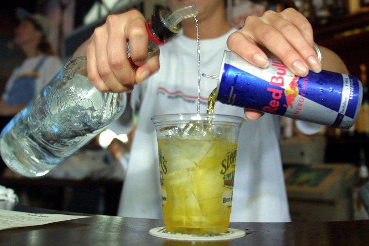 Mixing Red Bull and alcohol is a really, really bad idea, according to science