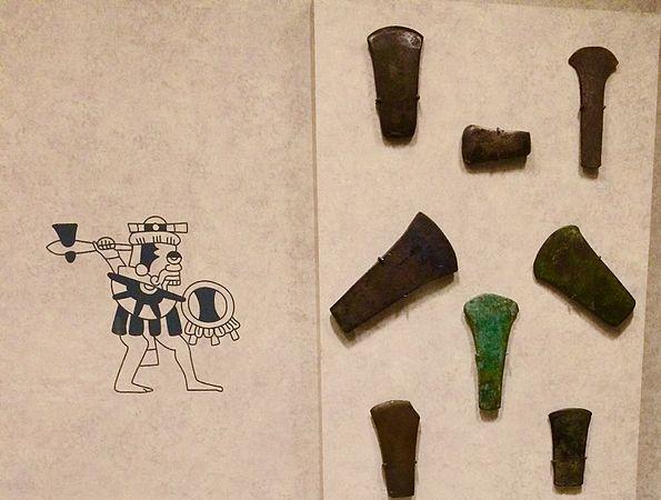 595px-Set_of_Mesoamerican_bronze_axes.JP