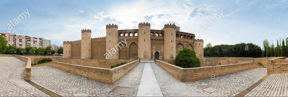 aljaferia-a-fortified-medieval-islamic-palace-in-zaragoza-spain-HXYHEG.jpg