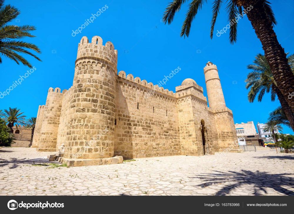 depositphotos_163783966-stock-photo-ribat-fortress-of-medina-in.thumb.jpg.427ec19f0e464efd46339e668fa2381a.jpg