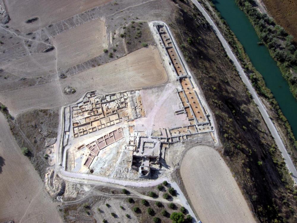 4.-Recópolis-vista-general-del-sector-excavado-con-el-río-Tajo-siglos-VI-IX-Foto-JCCM-Parques-Arqueológicos-Recópolis..jpg